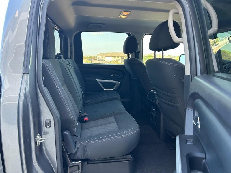 Nissan Titan SV Crew Cab 2WD 2017