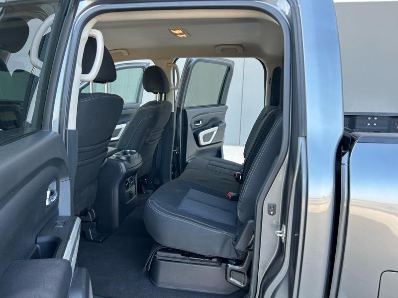 Nissan Titan SV Crew Cab 2WD 2017