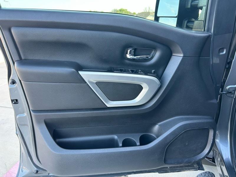 Nissan Titan SV Crew Cab 2WD 2017