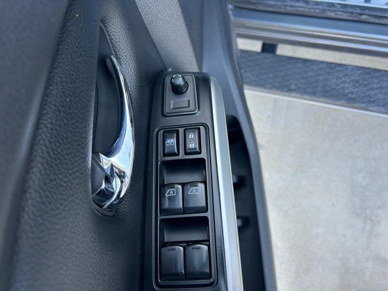 Nissan Titan SV Crew Cab 2WD 2017