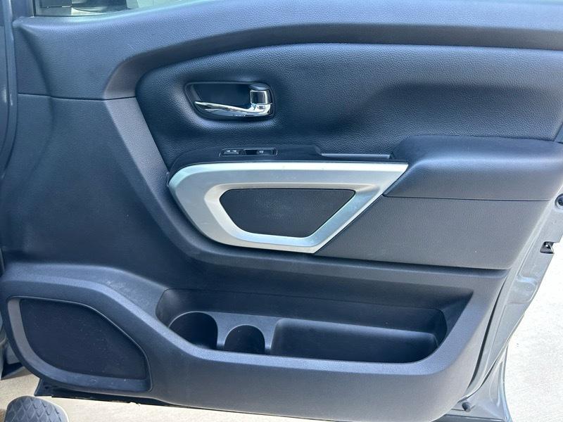 Nissan Titan SV Crew Cab 2WD 2017