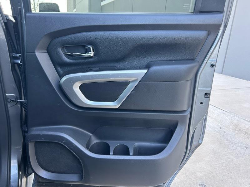 Nissan Titan SV Crew Cab 2WD 2017