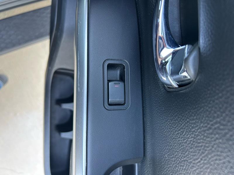 Nissan Titan SV Crew Cab 2WD 2017