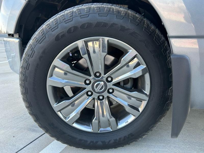 Nissan Titan SV Crew Cab 2WD 2017