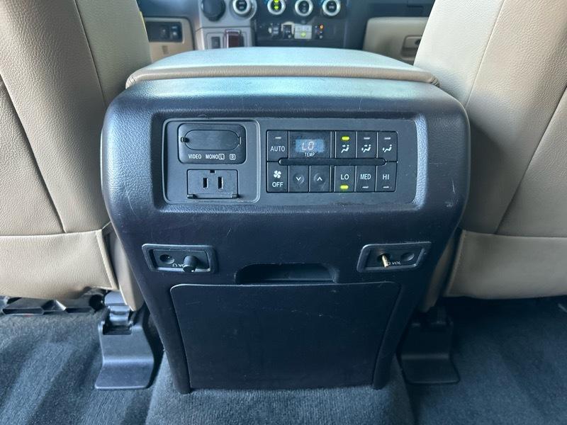 Toyota Sequoia Plantium 2WD 2016