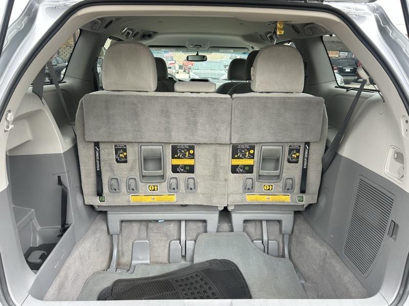 Toyota Sienna LE 7-Passenger Seating 2011