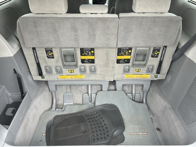 Toyota Sienna LE 7-Passenger Seating 2011