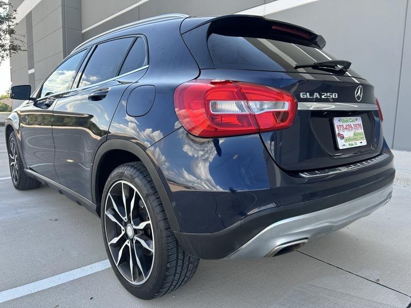 Mercedes-Benz GLA-Class photo 2