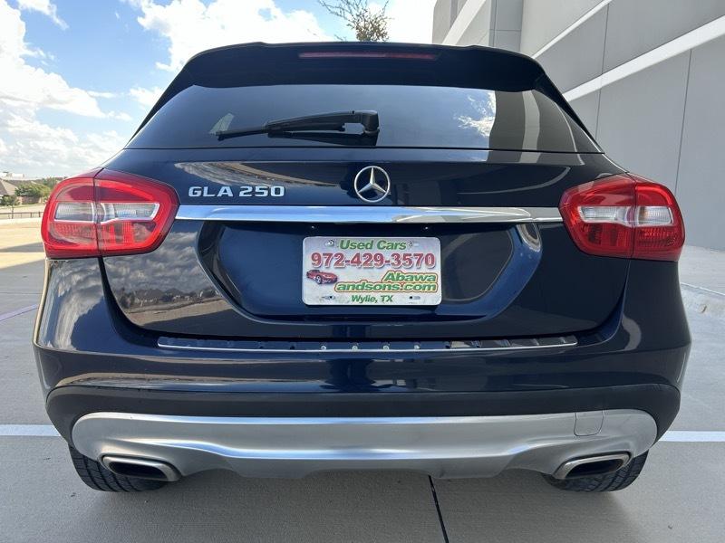 Mercedes-Benz GLA-Class photo 3