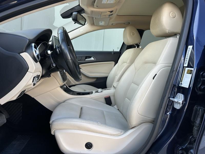 Mercedes-Benz GLA-Class photo 9