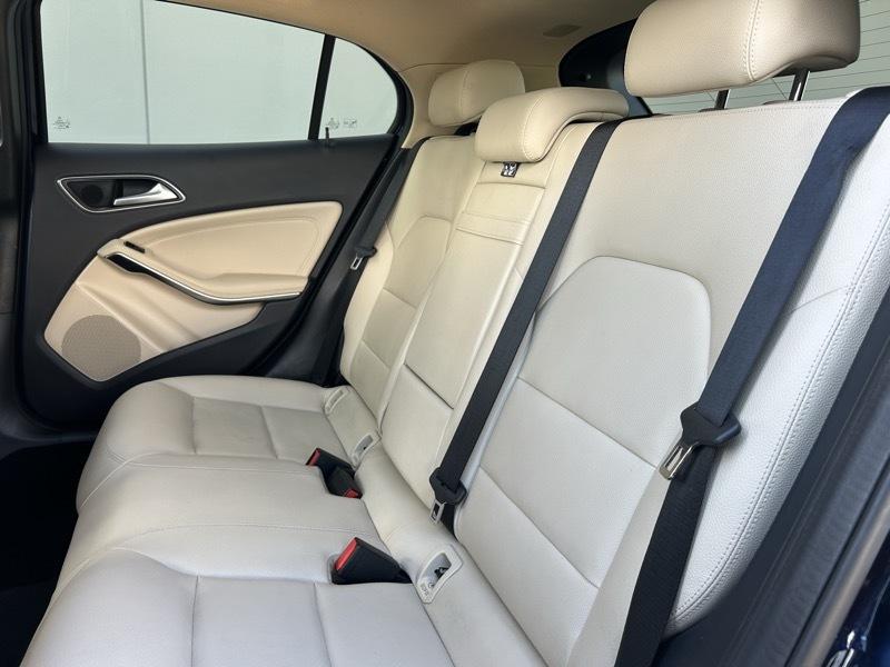 Mercedes-Benz GLA-Class photo 12