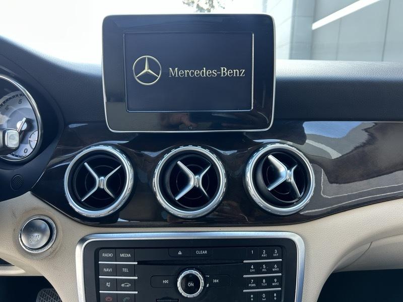 Mercedes-Benz GLA-Class photo 19
