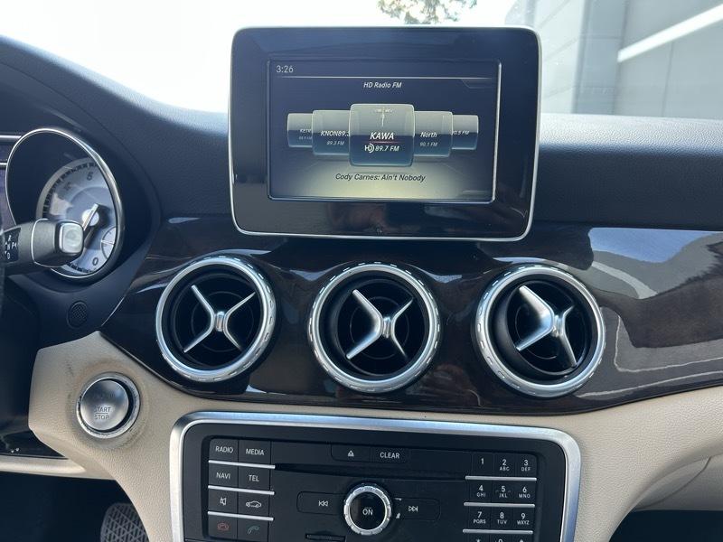 Mercedes-Benz GLA-Class photo 20