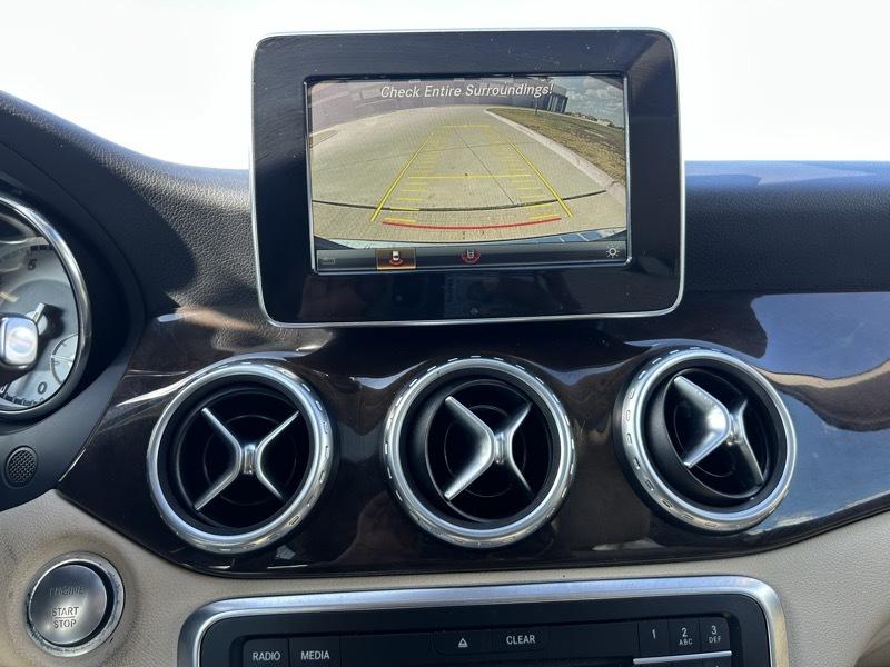Mercedes-Benz GLA-Class photo 21