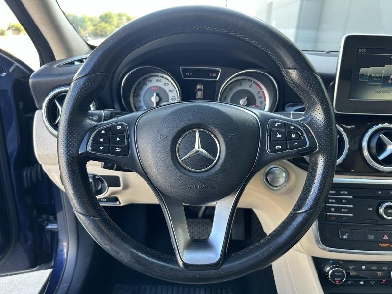 Mercedes-Benz GLA-Class photo 26