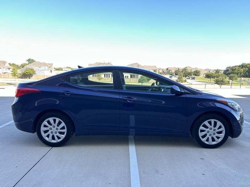 Hyundai Elantra photo 6