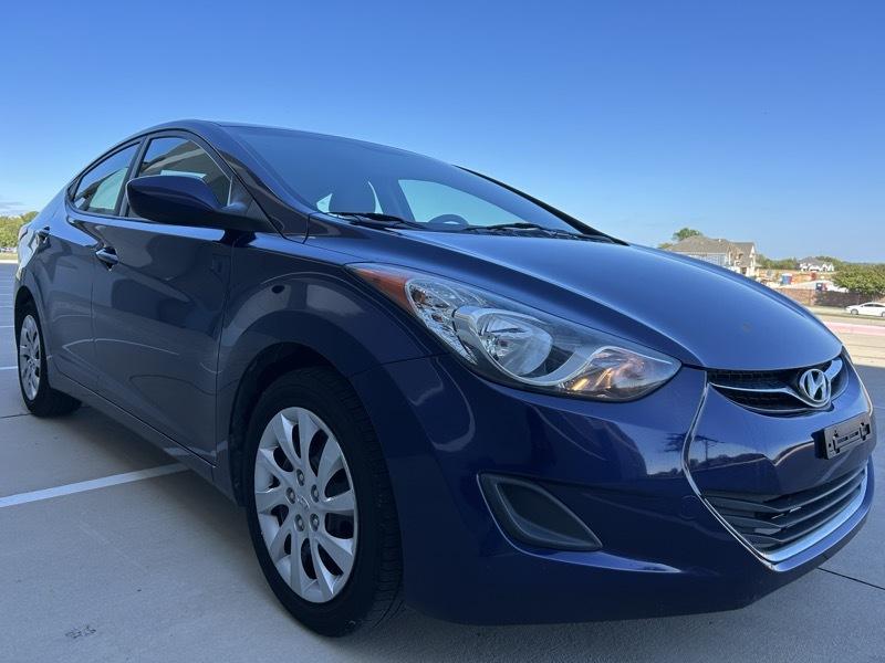 Hyundai Elantra photo 7