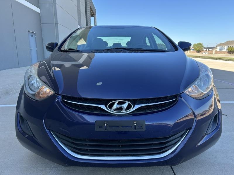Hyundai Elantra photo 8