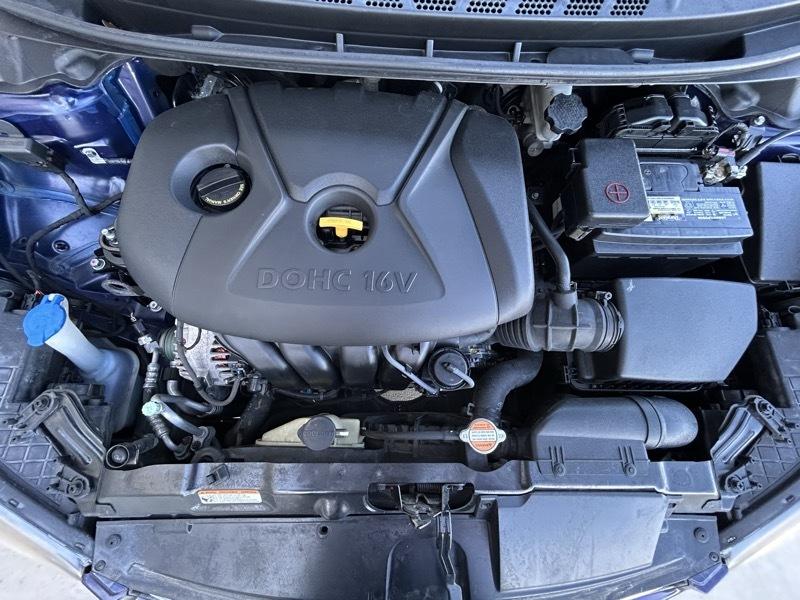 Hyundai Elantra photo 9