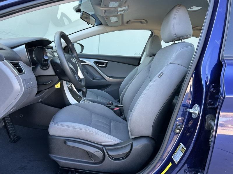 Hyundai Elantra photo 10