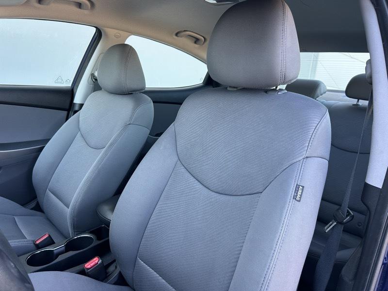 Hyundai Elantra photo 11