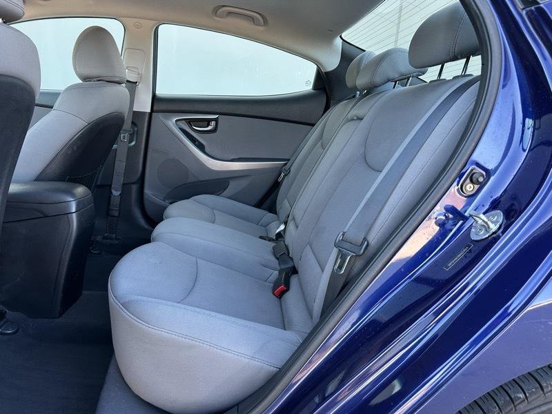 Hyundai Elantra photo 12