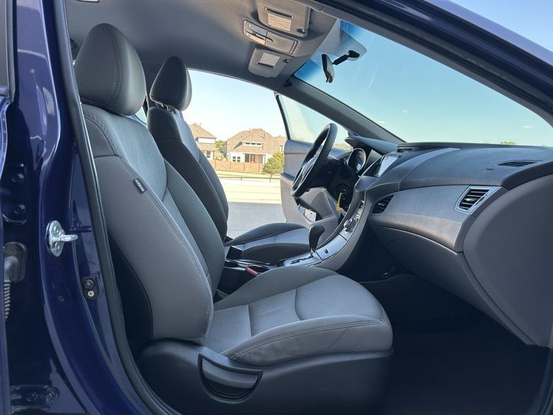 Hyundai Elantra photo 17