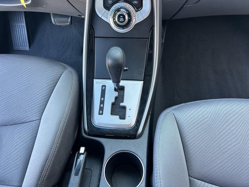 Hyundai Elantra photo 21