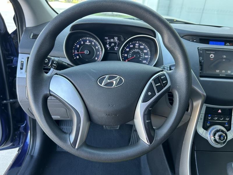 Hyundai Elantra photo 22