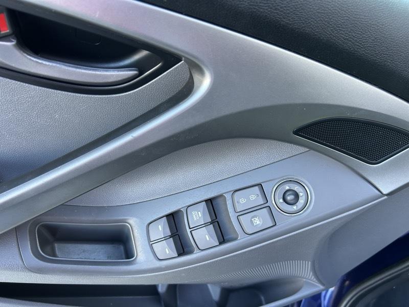 Hyundai Elantra photo 25