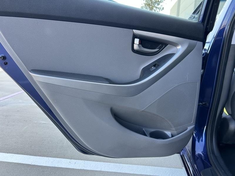 Hyundai Elantra photo 26