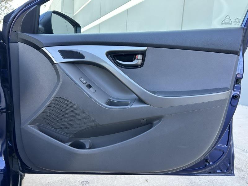 Hyundai Elantra photo 28