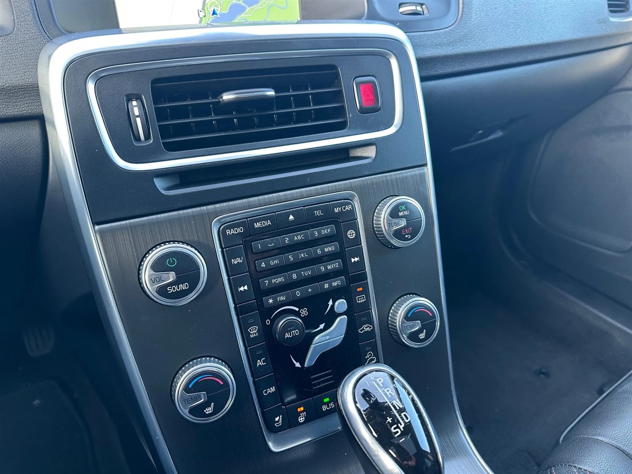 Volvo V60 Cross Country  2015