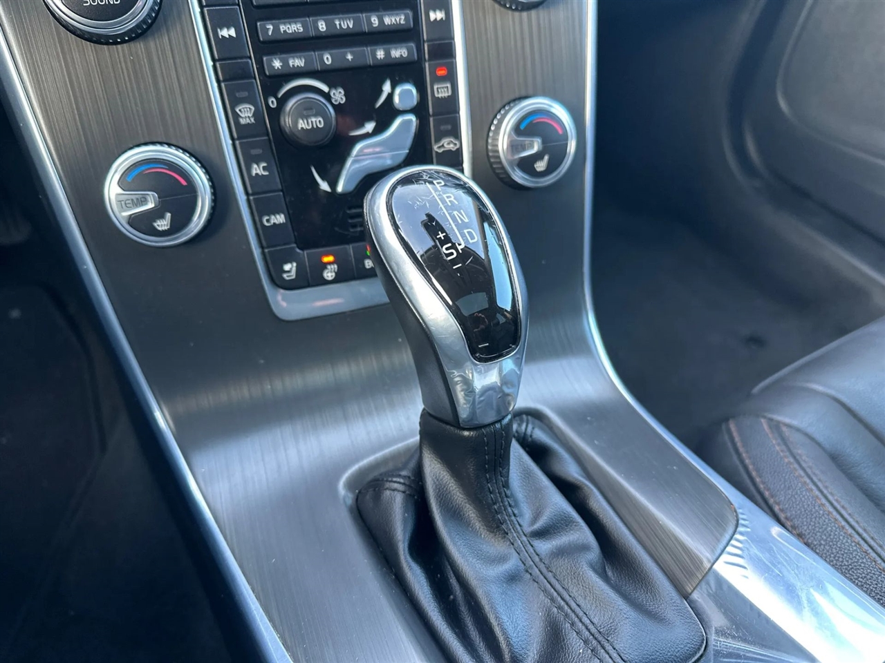 Volvo V60 Cross Country  2015