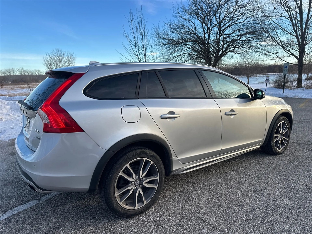 Volvo V60 Cross Country  2015