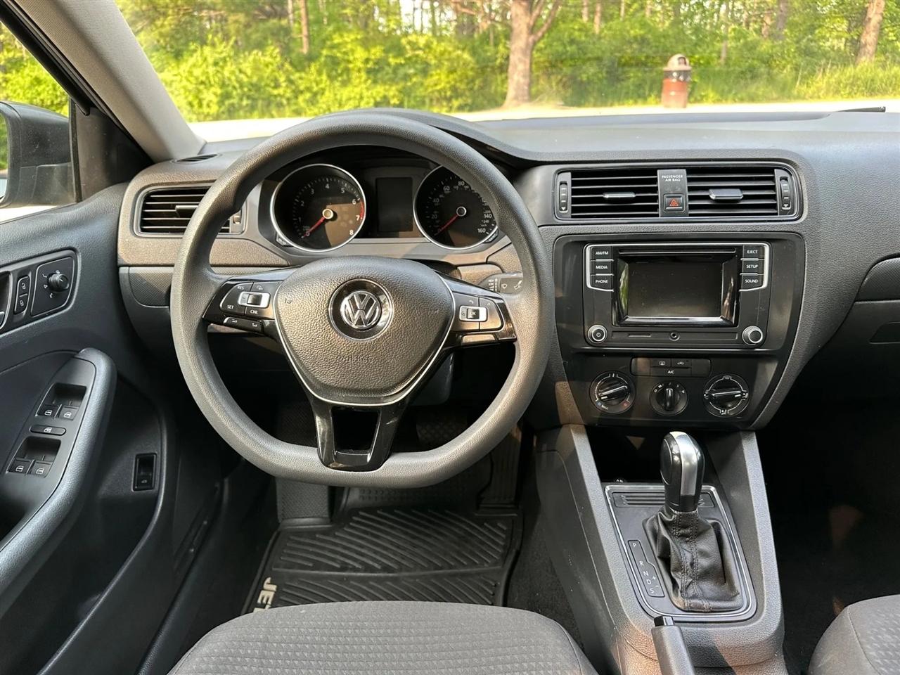 Volkswagen Jetta  2016