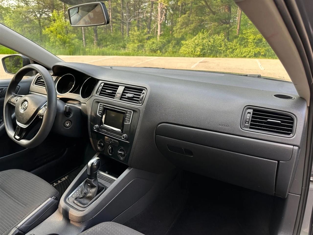 Volkswagen Jetta  2016