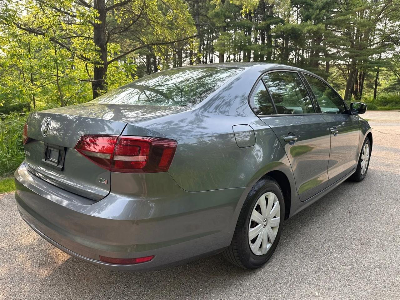 Volkswagen Jetta  2016