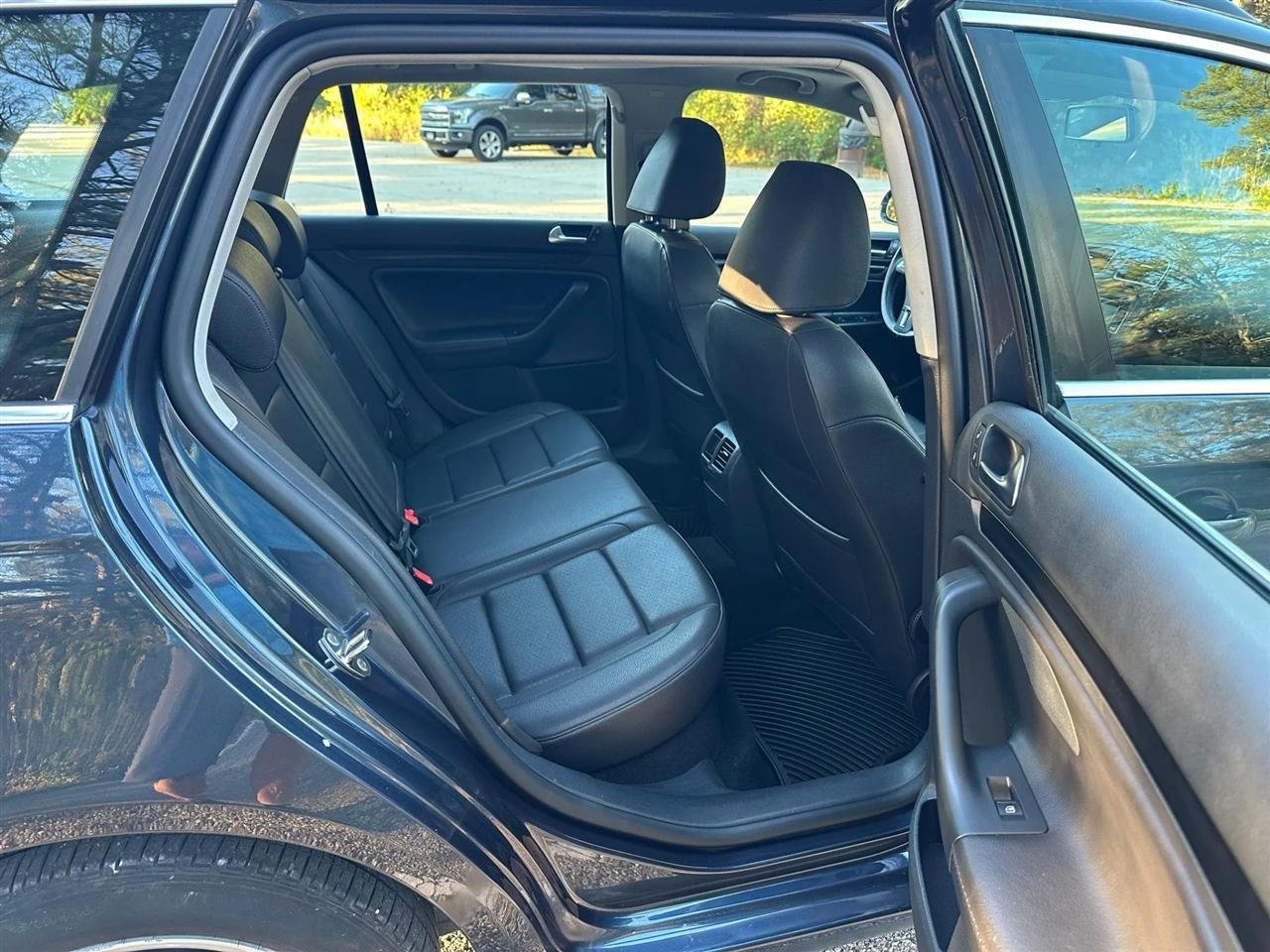 Volkswagen Jetta SportWagen  2010