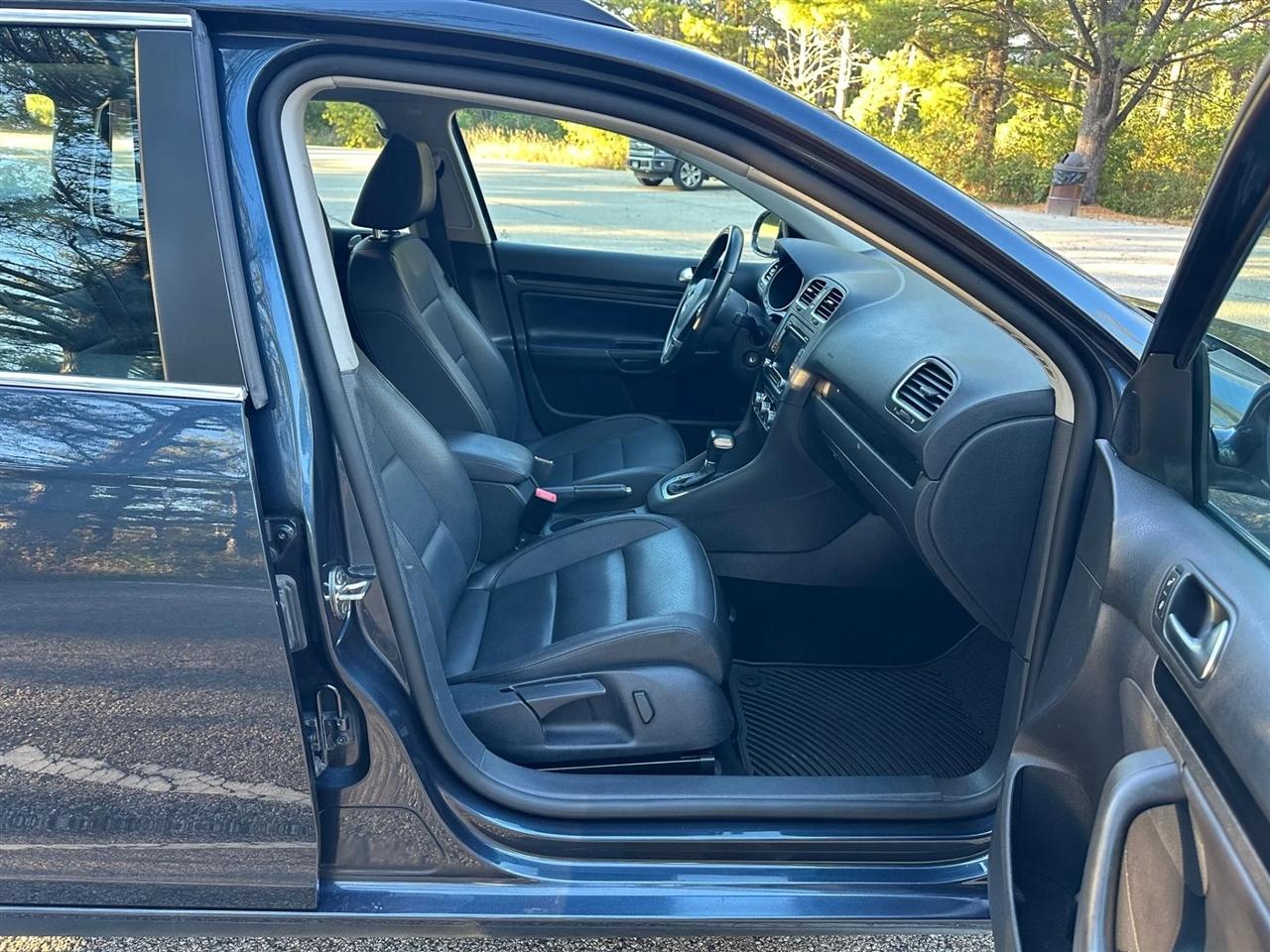 Volkswagen Jetta SportWagen  2010