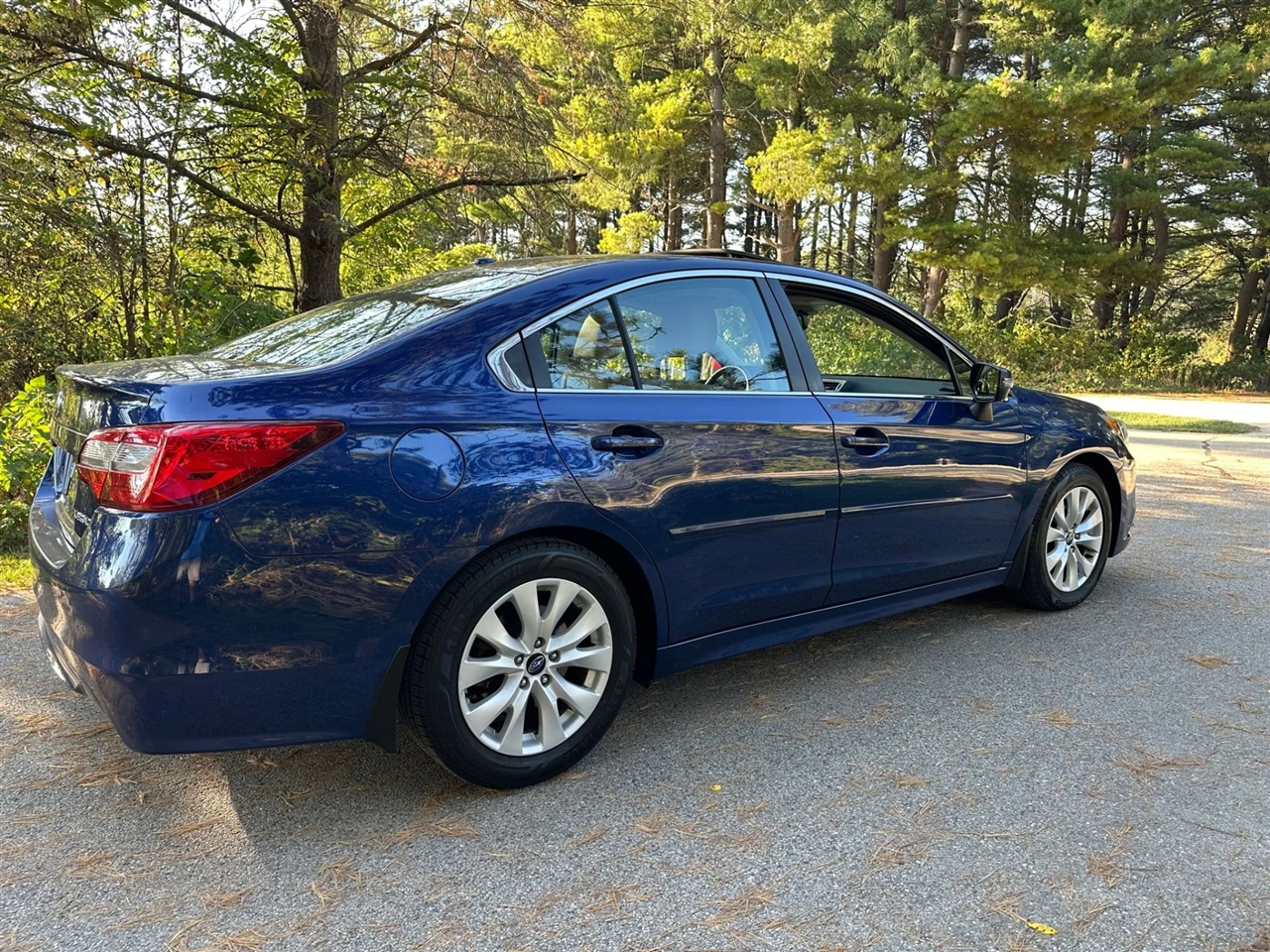 2015 Subaru Legacy 2.5i Premium photo 2
