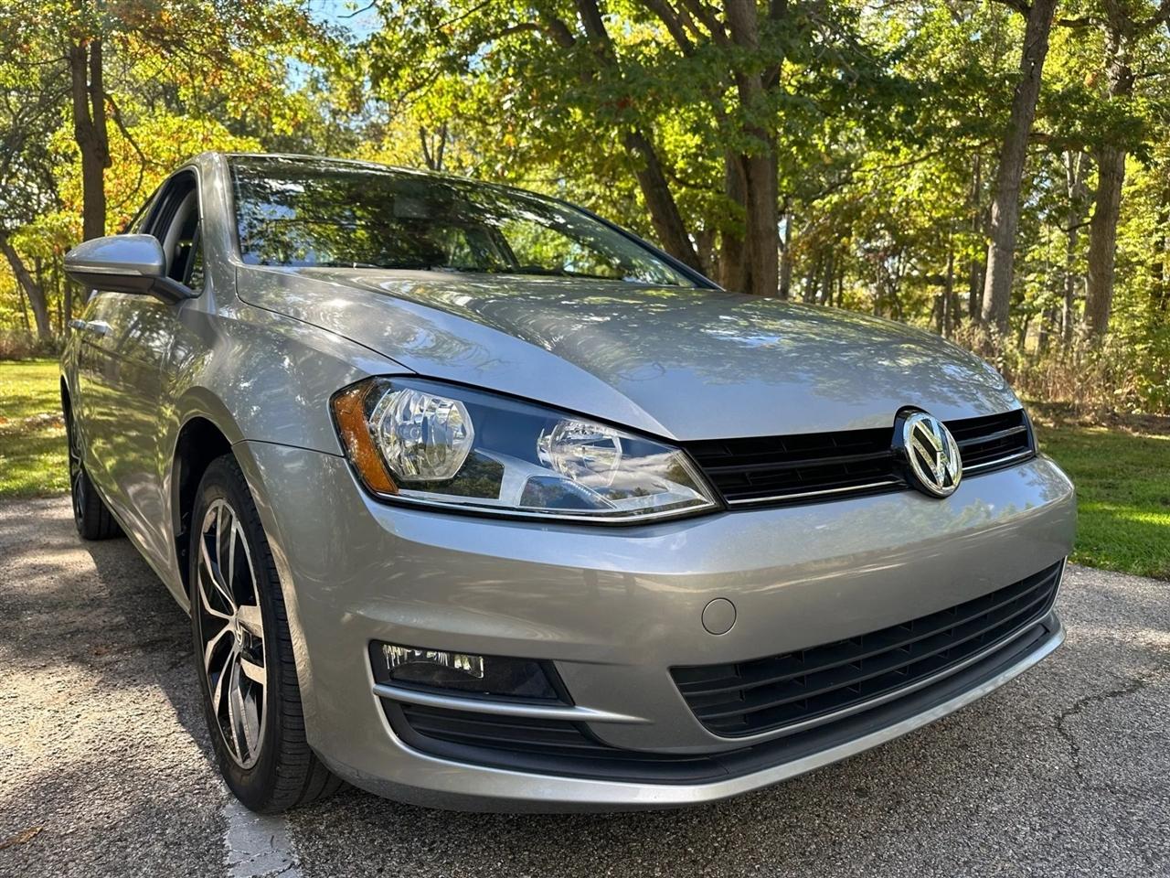 2017 Volkswagen Golf TSI SE Hatchback Sedan 4D