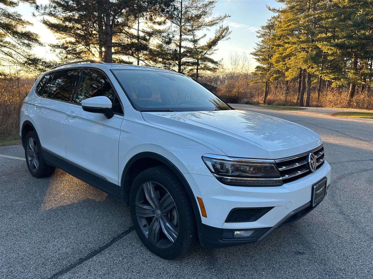 2019 Volkswagen Tiguan SEL Premium Sport photo 2