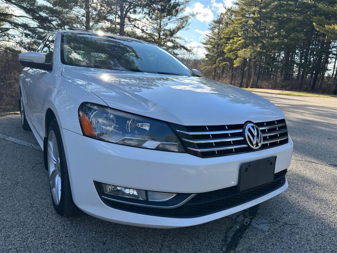 2013 Volkswagen Passat TDI SEL Premium Sedan 4D