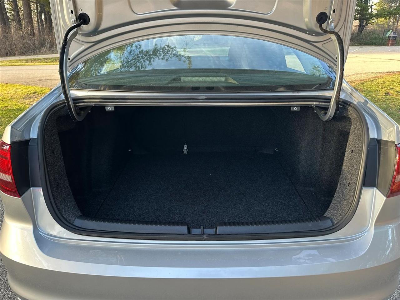 Volkswagen Jetta  2016