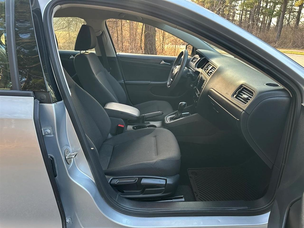 Volkswagen Jetta  2016