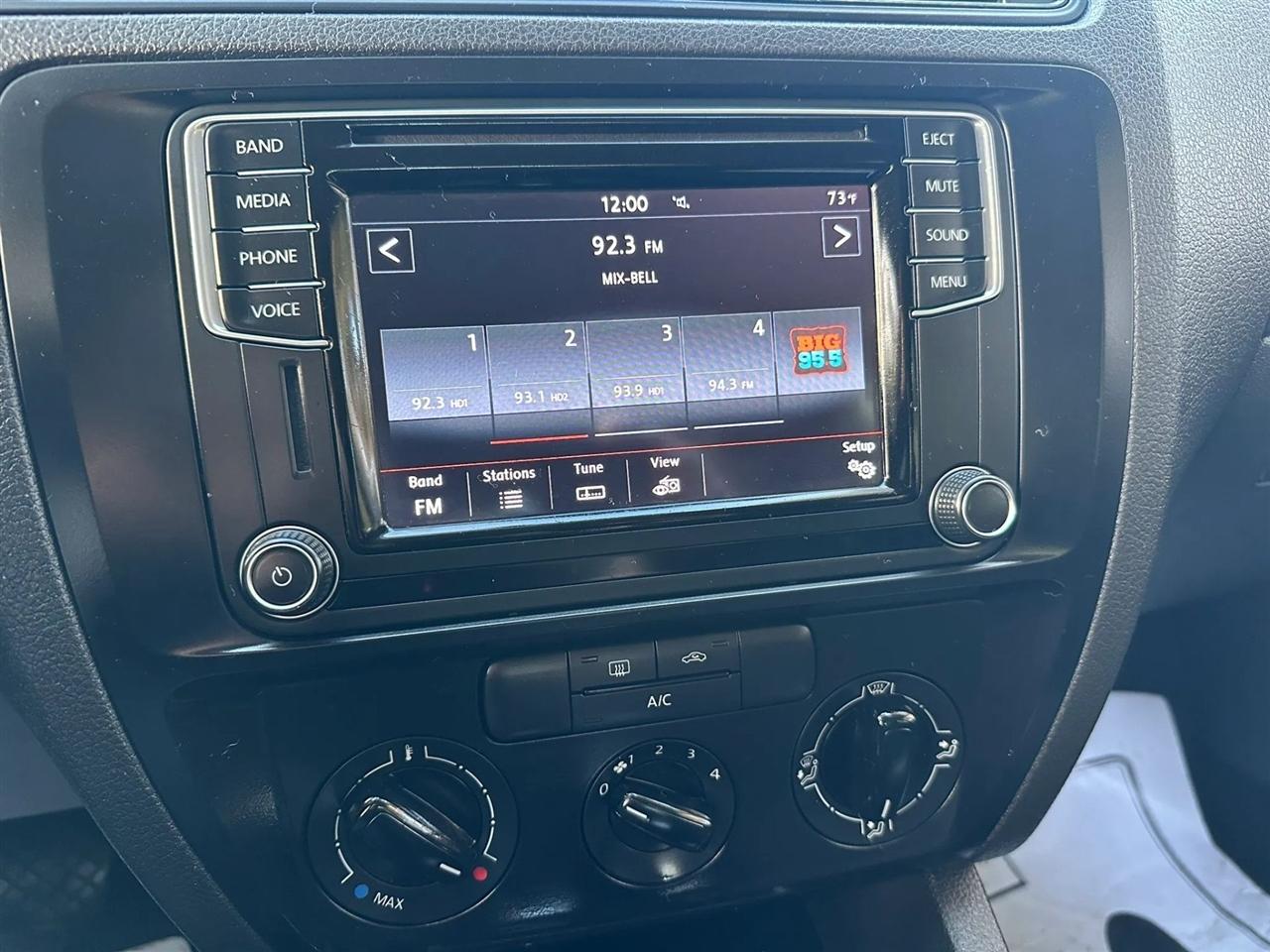 Volkswagen Jetta  2016