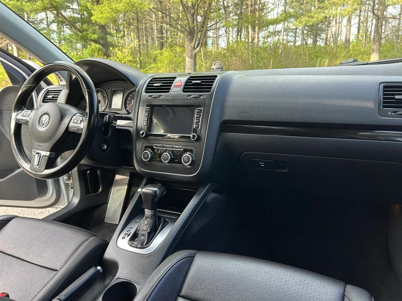 Volkswagen Jetta  2010