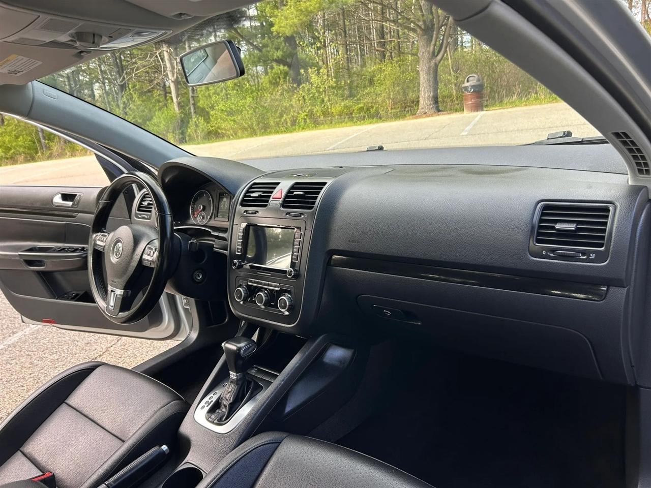 Volkswagen Jetta  2010