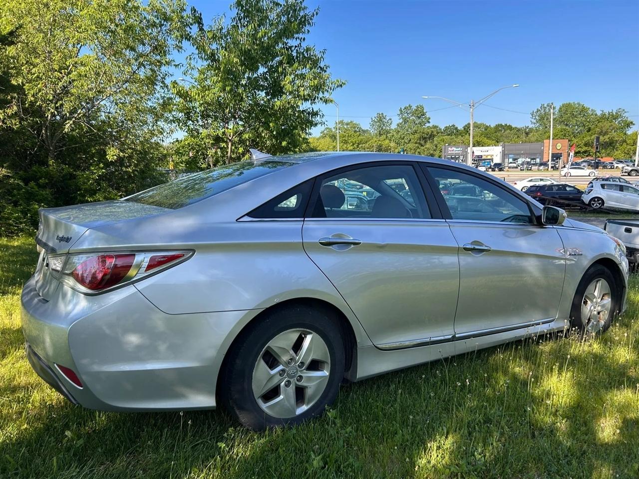 Hyundai Sonata Hybrid  2011